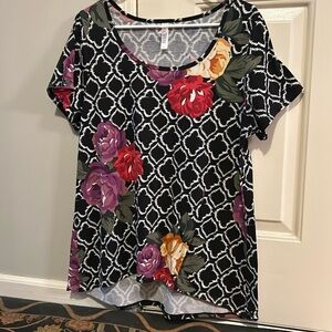 Lularoe black white floral Christy tee